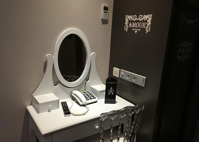 Hotel Grand Amelot 3*