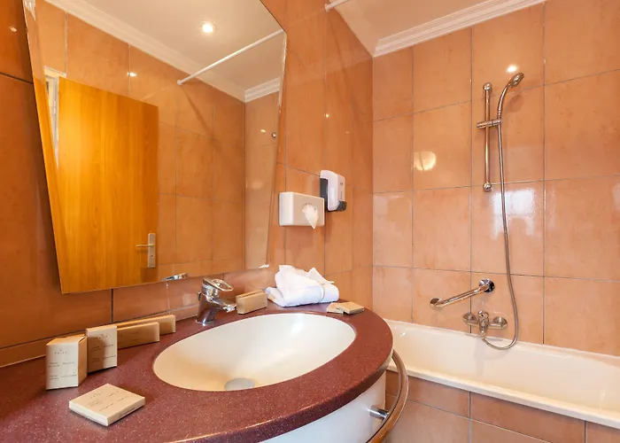 Hotel Grand Amelot 3*